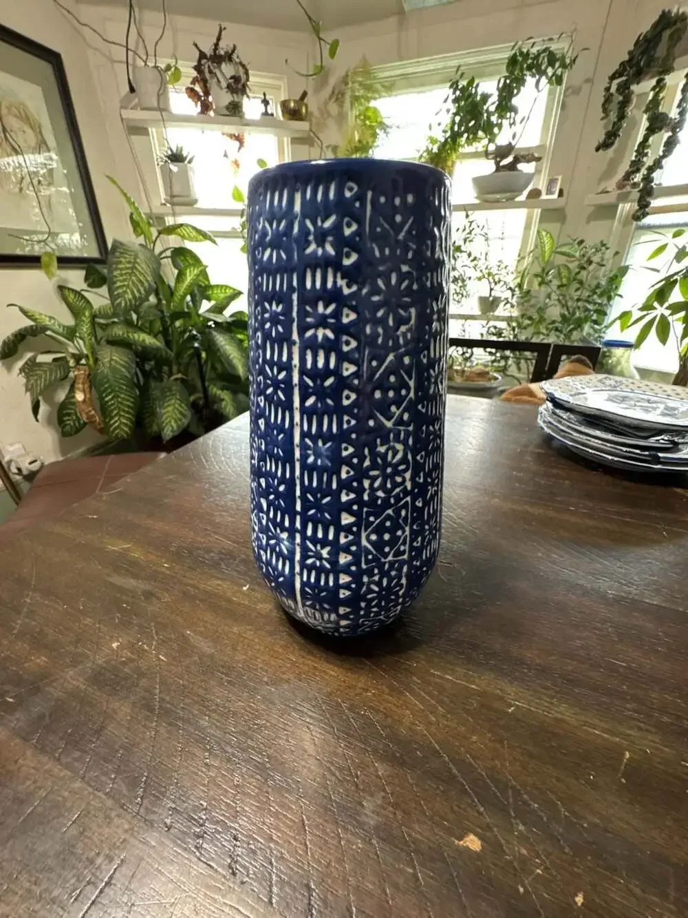 Unbranded cylindrical ceramic